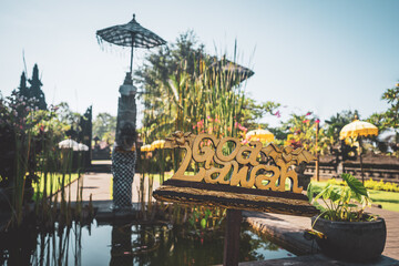 Jardins du temple bouddhiste Goa Lawah, Bali. Indonésie.