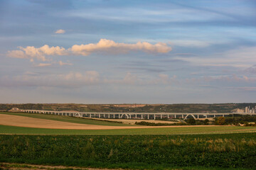 ICE Br&uuml;cke im Tal