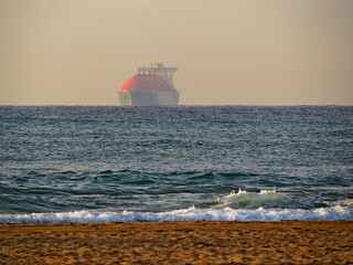 barco carguero de gas