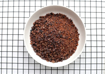 Black himalayan salt on black cooling rack