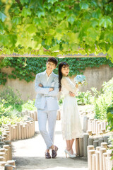 Naklejka premium A loving couple is taking wedding photos outdoors for their wedding.