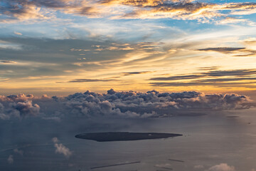 石垣島上空から撮った夕暮れの空と竹富島