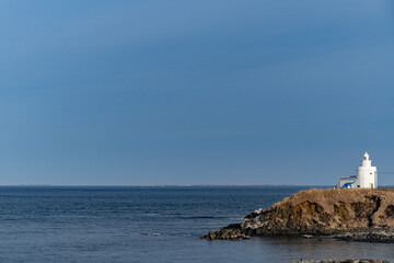 歯舞群島を望む納沙布岬と灯台