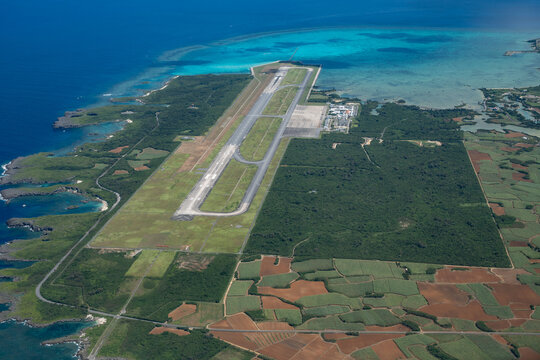 上空から見た宮古島のみやこ下地空港