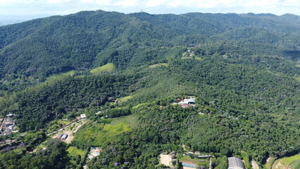 Fototapeta na wymiar Visão aérea da serra da cidade de Mogi das Cruzes, SP, Brasil