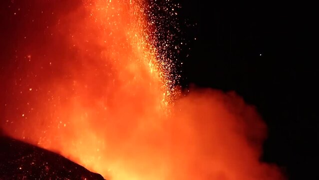 Sicilia- Etna durante eruzione e lava - Vacanze e viaggi nel sud Italia