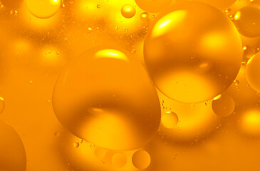 Oil background on water It has a beautiful golden color.