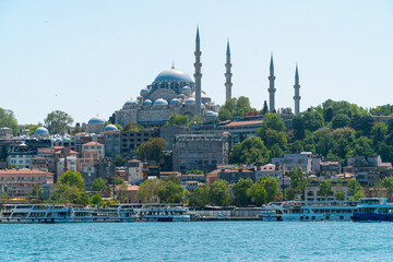 Obraz premium View of the Suleymaniye Mosque which was commissioned by Suleiman the Magnificent and designed by the imperial architect Mimar Sinan in Istanbul Turkey, Mai 19, 2023.