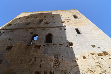 Le château, vu de l'extérieur, village de Larressingle, département du Gers, France