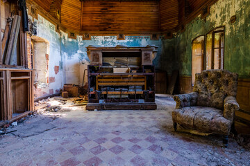 Fototapeta na wymiar Organ in abandoned castle