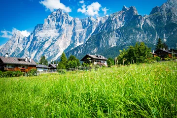 Deurstickers Il verde scintillante tra le Alpi © Matteo