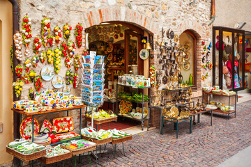 Souvenir shop in Sirmione, Italy - 647855691
