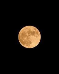 amazing capture of the super blue moon with a telephoto zoom lens and a black background all around