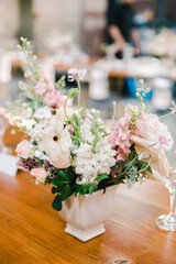 Obraz na płótnie Canvas wedding floral arrangement
