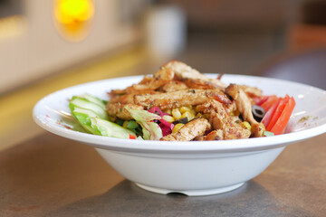 vegetable salad with grilled chicken 