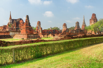 Fototapeta na wymiar Scenic ruins of the Wat Mahathat in Ayutthaya, Thailand