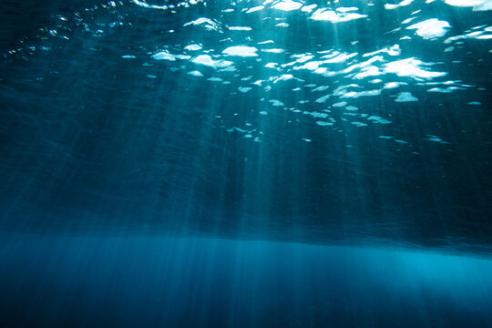 Wave underwater view with the rays of the sunset lights