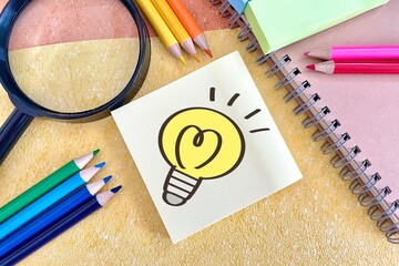 豆電球の絵と色鉛筆（アイデア・ヒント）