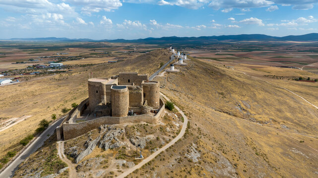 vista a&eacute;rea del castillo de la Muela en el municipio de Consuegra, Espa&ntilde;a