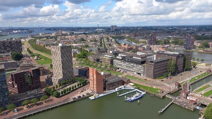 Fototapeta na wymiar Blick vom Euromast auf Rotterdam und den Hafen