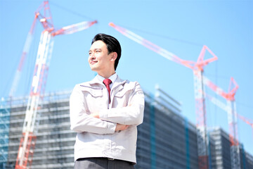 作業着を着た日本人男性