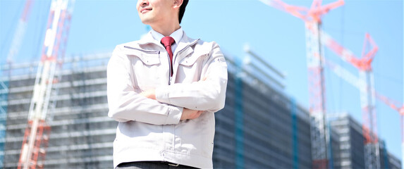作業着を着た日本人男性