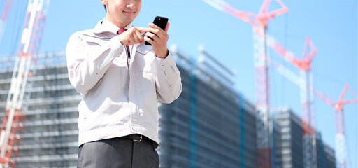 作業着を着た日本人男性