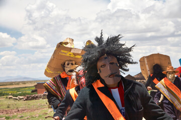 Reise durch Peru. Kostümfest auf der Halbinsel Capachica am Titicaca-See.