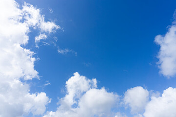 青空と雲の背景素材