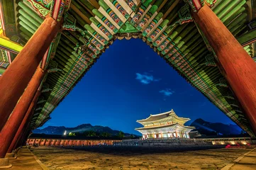 Tuinposter South Korea landmarks Gyeongbokgung Palace at night in Seoul, Korea © Ozone foto