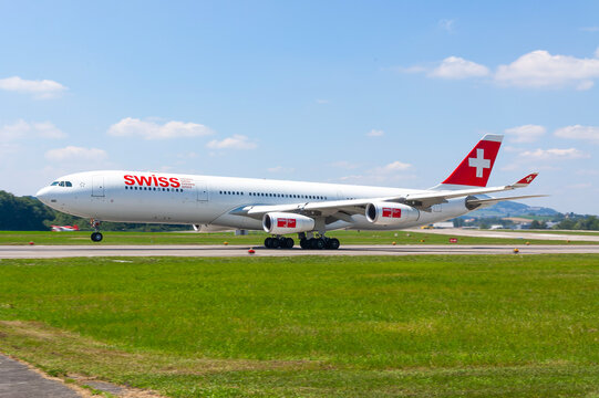 Z&Uuml;RICH, SWISS 16. July 2008: An Airbus a340 is lifting off