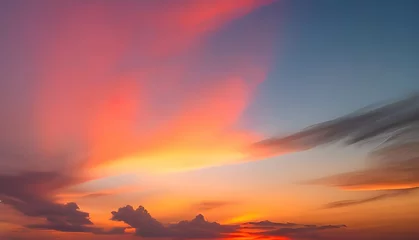 Papier Peint photo autocollant Corail 海のホライゾンに広がる夕暮れのパノラマ：深い青色の海と鮮やかな空、夕日の光が雲をピンクとオレンジに染め上げる