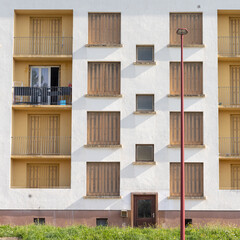 Barre d immeuble social abandonné en banlieue en France