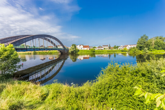 Pont sur la Loire &agrave; Decize, Nievre, Bourgogne Franche-Comt&eacute; 