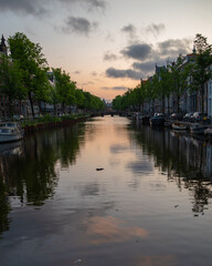 Sonnenaufgang in den Straßen von Amsterdam