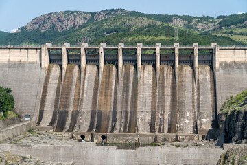 Dam wall