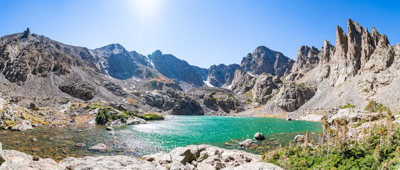 Obraz premium large panorama view of sky pond lake in the rocky mountains nationalpark