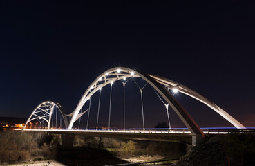 Fototapeta na wymiar puente arquitectura construccion noche