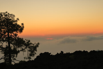 Fototapeta na wymiar Puesta de sol desde parque recreativo de Chio. Guia de Isora. Tenerife