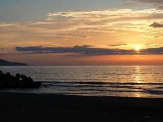 夕暮れの海　日本海に沈む夕日