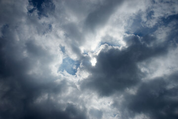 雲の空き間を抜けると向こうは青空
