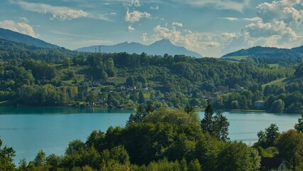 Fototapeta na wymiar Lac d'Aiguebelette in den französischen Alpen