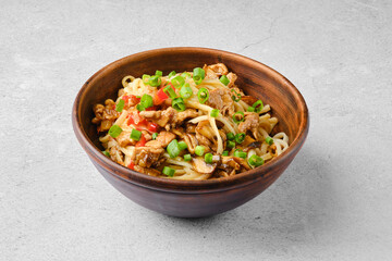 Rice noodle with pork and mushrooms in sweet chilli sauce