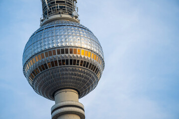 Detail der Turmkugel des Berliner Fernsehturms © Ronald Rampsch