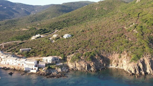 le matin &agrave; la fraiche &agrave; Tollare et sa tour g&eacute;noise - Cap Corse Capicorsu