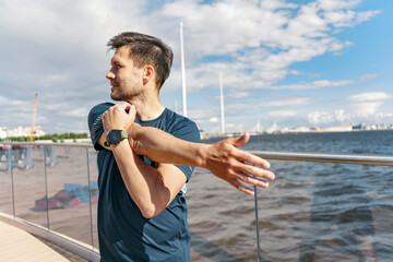 Uses a fitness watch and a mobile app. A human trainer training in the city. Motivation and mental...