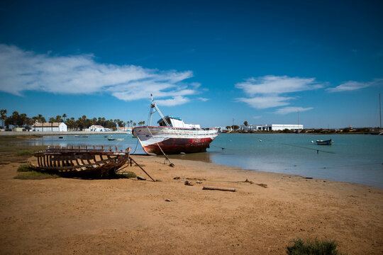 Barco en la playa de Cadiz