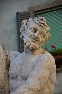 Bergamo, Piazza del Delfino
