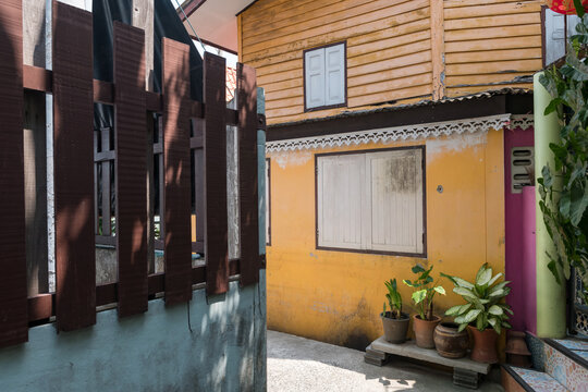 Footpath through local wooden houses in Koh Kred, Nonthaburi