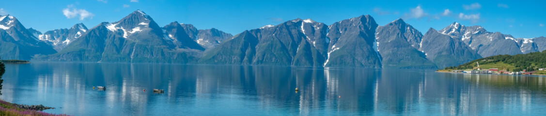 Spectacular scenery in the Lyngen Alps (Lyngsalpene) region, near Tromsø, Troms of Finnmark, Norway